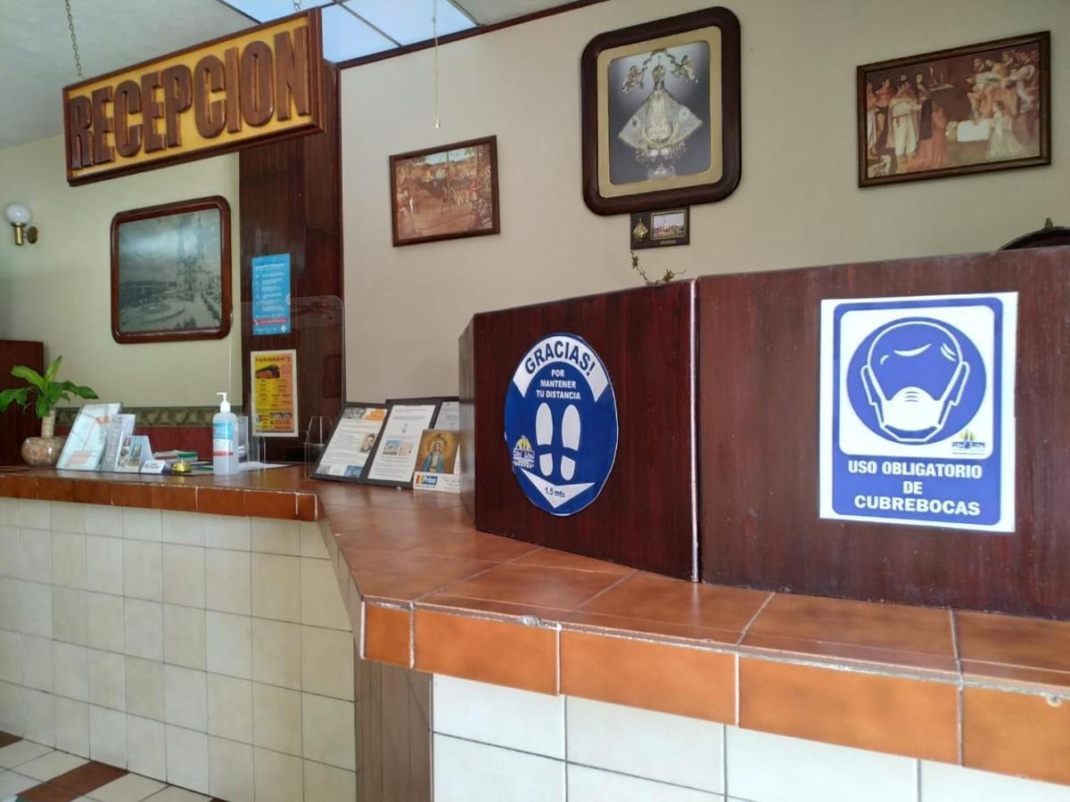 Hotel Topacio ซานฮวน เด ลอสลากอส ภายนอก รูปภาพ