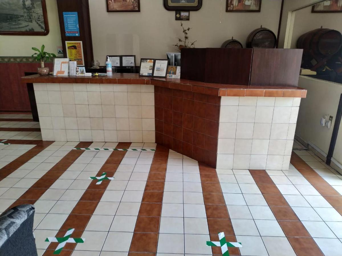 Hotel Topacio ซานฮวน เด ลอสลากอส ภายนอก รูปภาพ