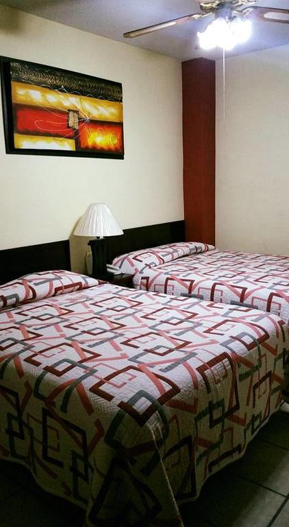 Hotel Topacio ซานฮวน เด ลอสลากอส ภายนอก รูปภาพ